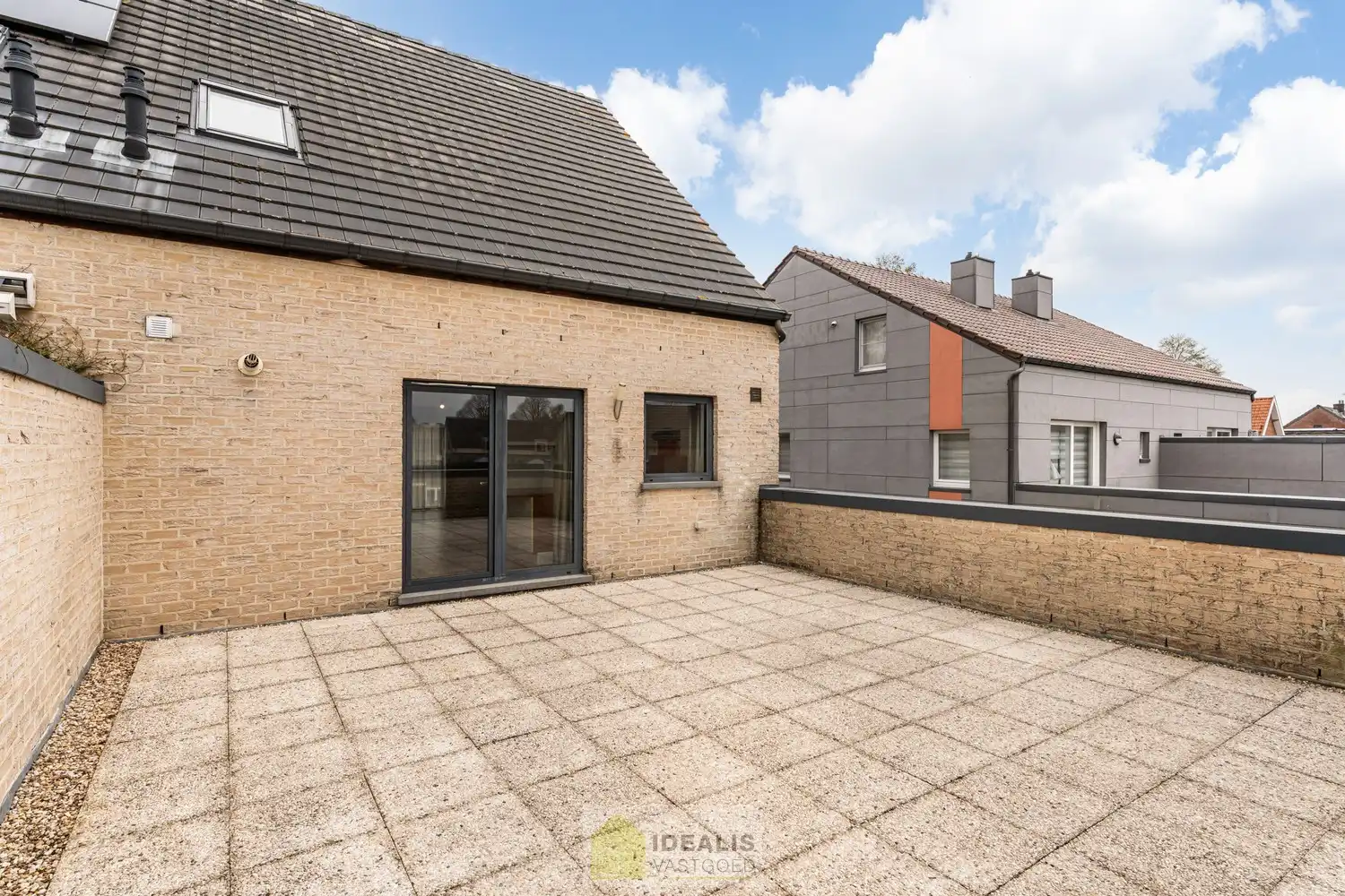 IDEALIS VASTGOED – INSTAPKLAAR DUPLEX APPARTEMENT GELEGEN OP UITERST CENTRALE LOCATIE TE HECHTEL-EKSEL foto 21