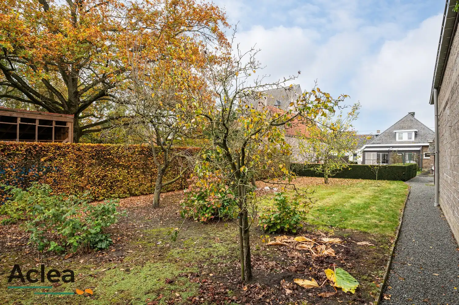 Karaktervolle vrijstaande woning op een goede locatie in Kaprijke foto 34