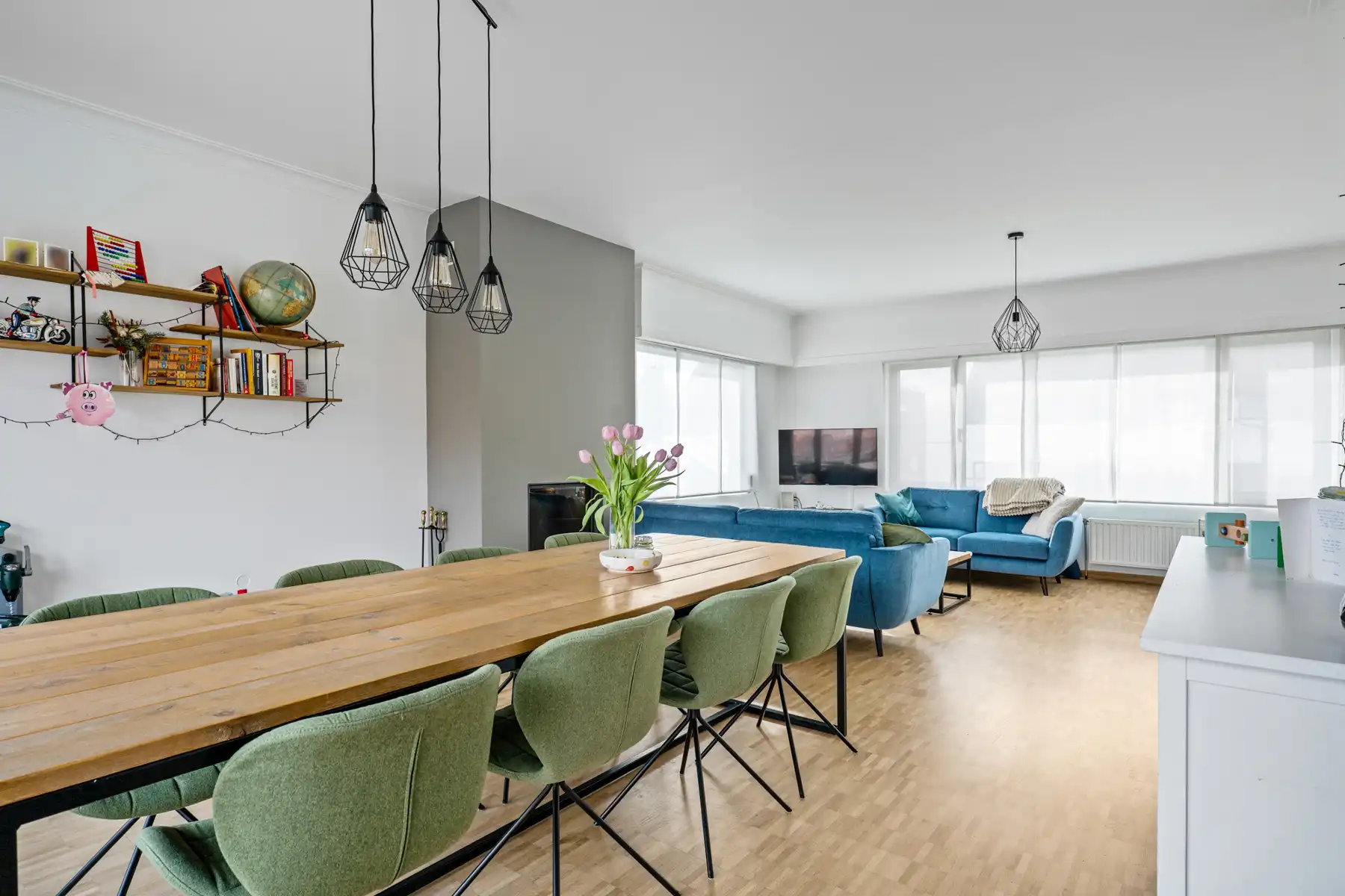 Villa met 5 slpk, 2 badkamers, ruime tuin, garage en kelder foto 5