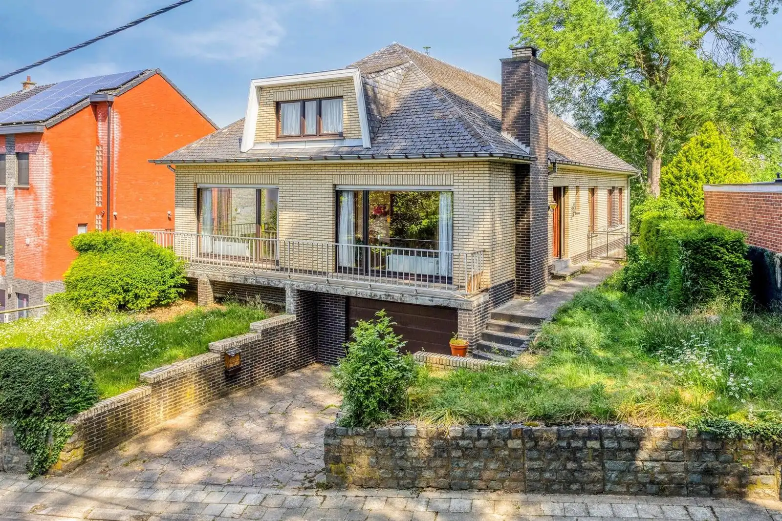 Hoofdfoto van de publicatie: Te renoveren gezinswoning  (371 m²) met 5 slaapkamers op een perceel van 10a66ca te Huizingen