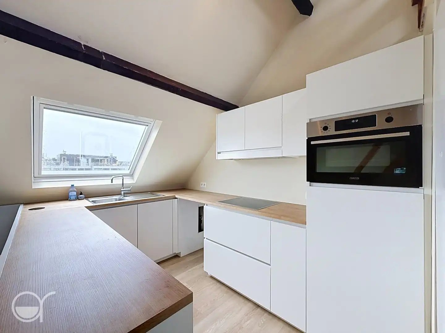 Bemeubelde studio met mezzanine aan de Visserij in Gent foto 3