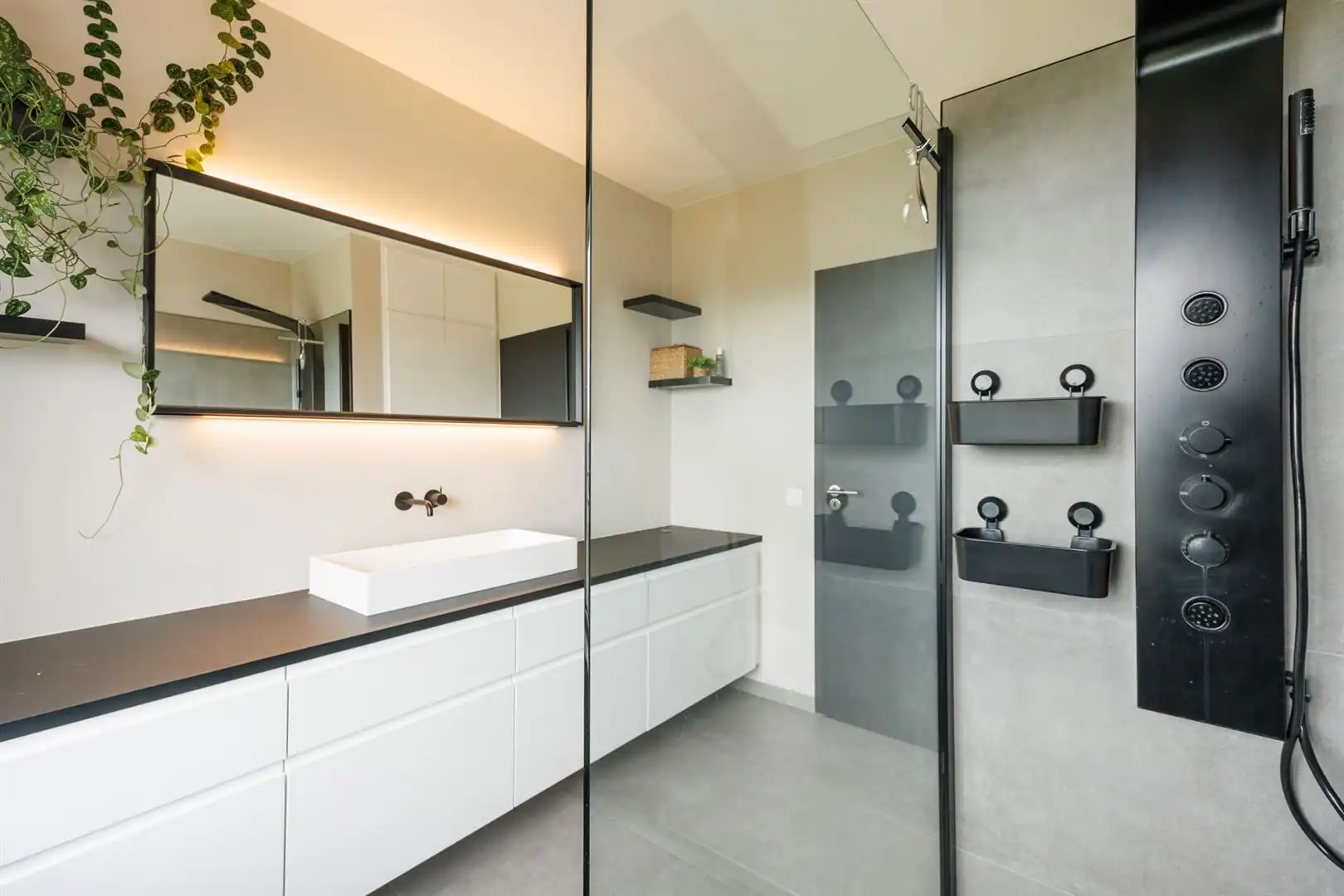 Gerenoveerd appartement met adembenemende zichten foto 13