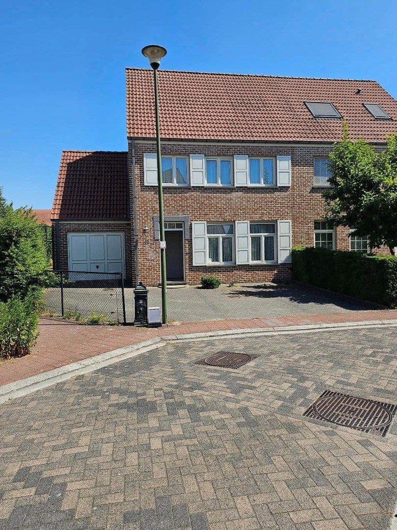 Recente driegevel in uiterst aangename woonwijk. foto 28