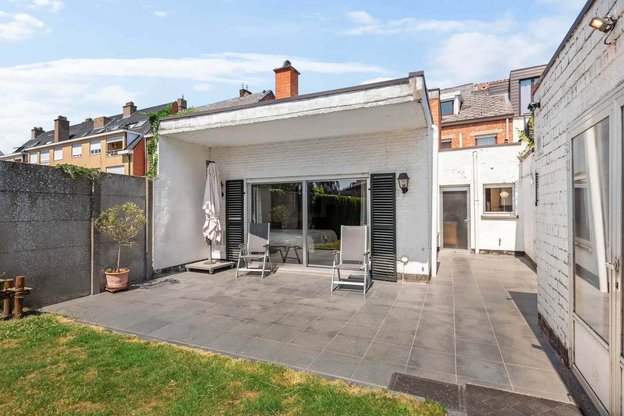 Op een topligging gelegen ruime gezinswoning met zonnige tuin en dubbele garage.  foto 18