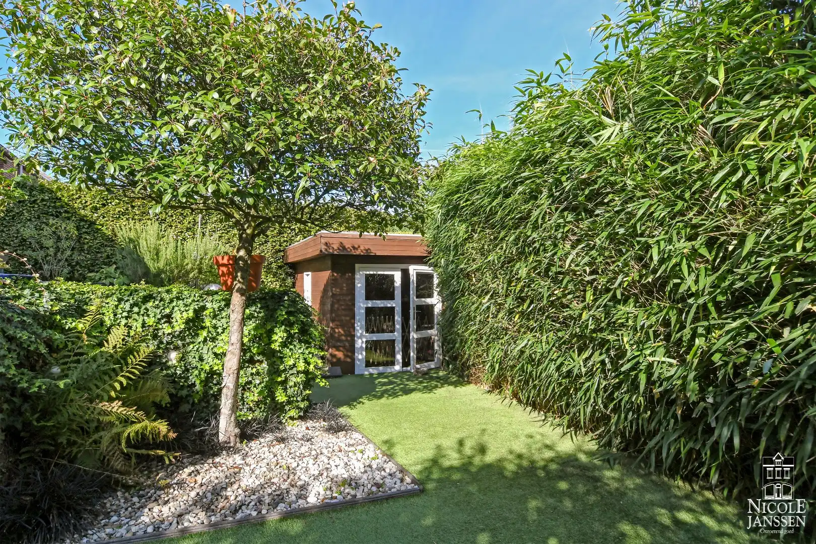 Instapklaar en ruim ingedeeld woonhuis met tuin foto 27