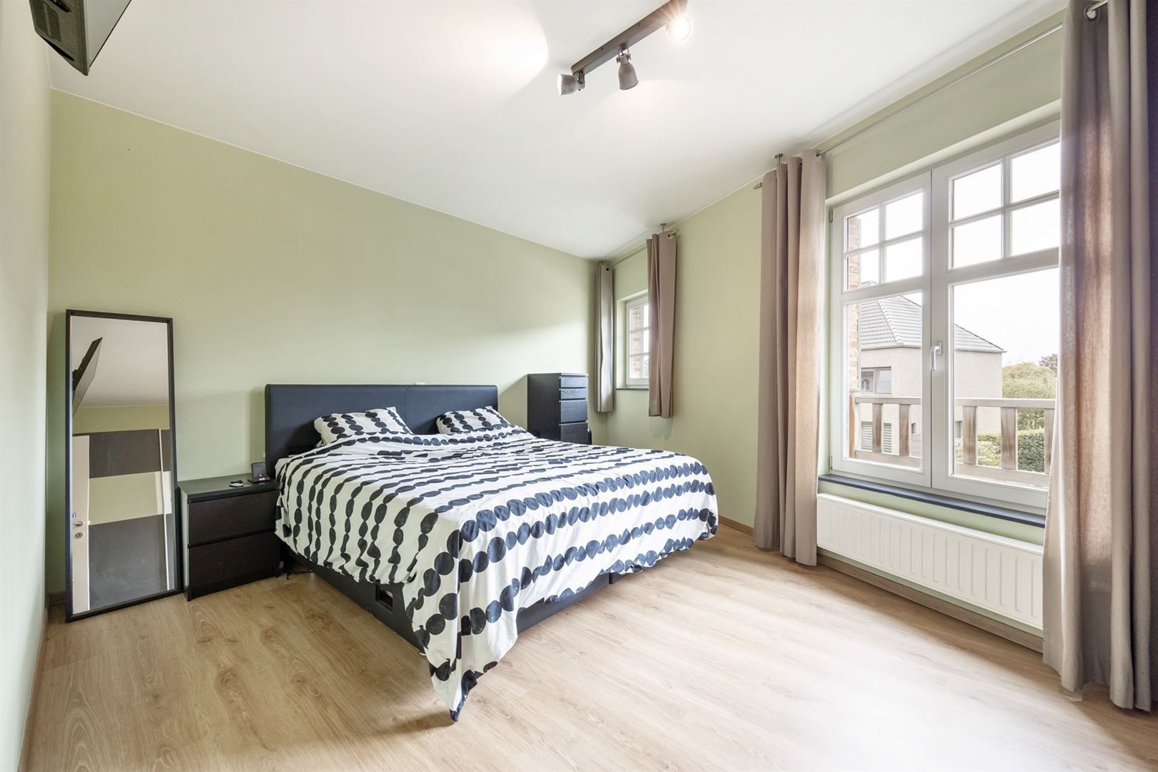 App. op topligging! Met 2 slpks, parking, berging, terras! foto 12