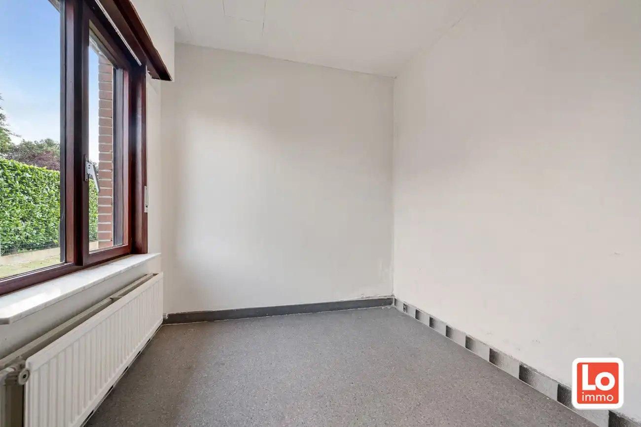 VERKOCHT! Degelijke open gelijkvloerse bebouwing met inpandige garage op een toplocatie in Lochristi! foto 13