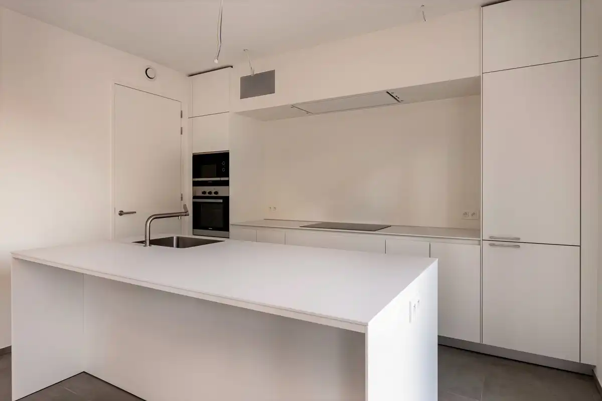 Instapklaar appartement met terras en parking foto 26