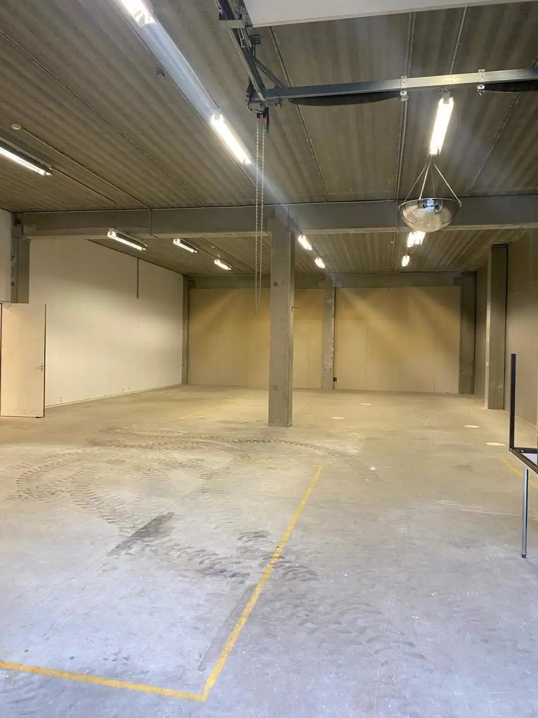 Kantoorruimte 310m² met aansluitend magazijn 216m²  in Burcht foto 33