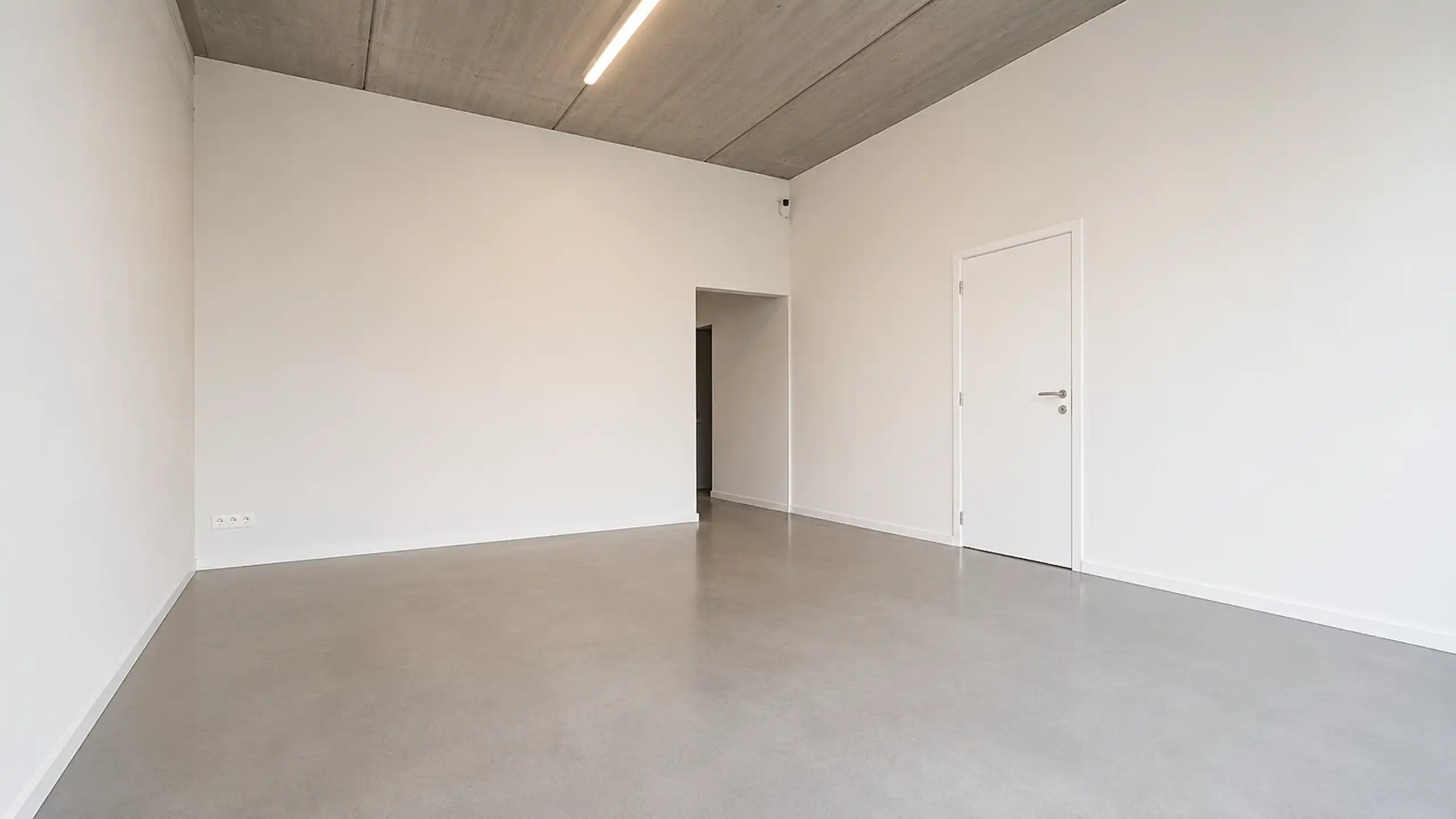 Recente KMO-unit van 400m² met kantoren op toplocatie in HZ! foto 16