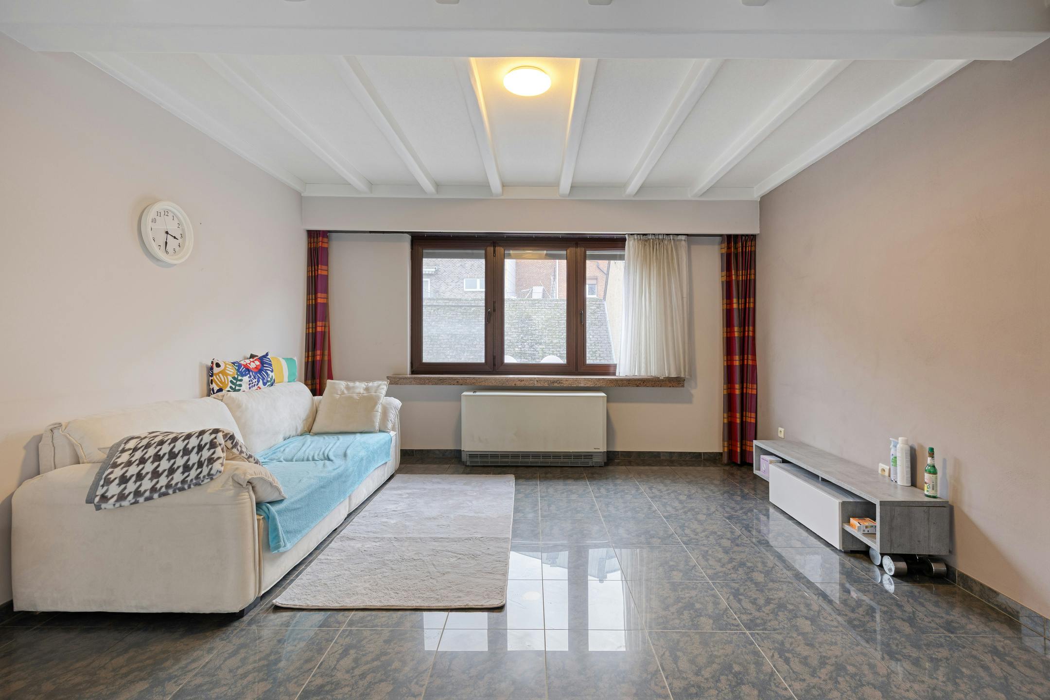 Huis te koop met 2 slaapkamers, terras en inpandige garage foto 2