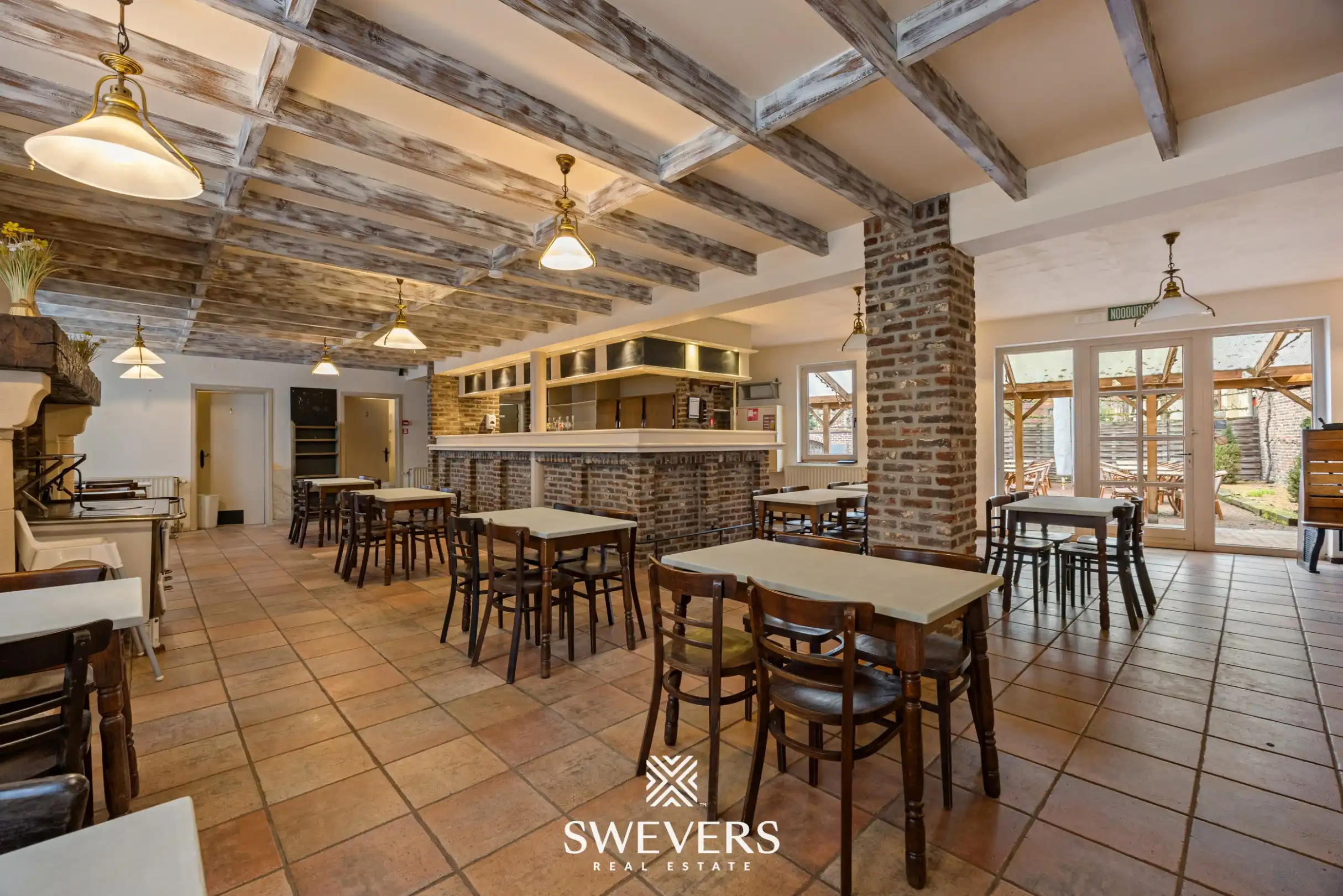 Absolute buitenkans in gekende horecazaak foto 5