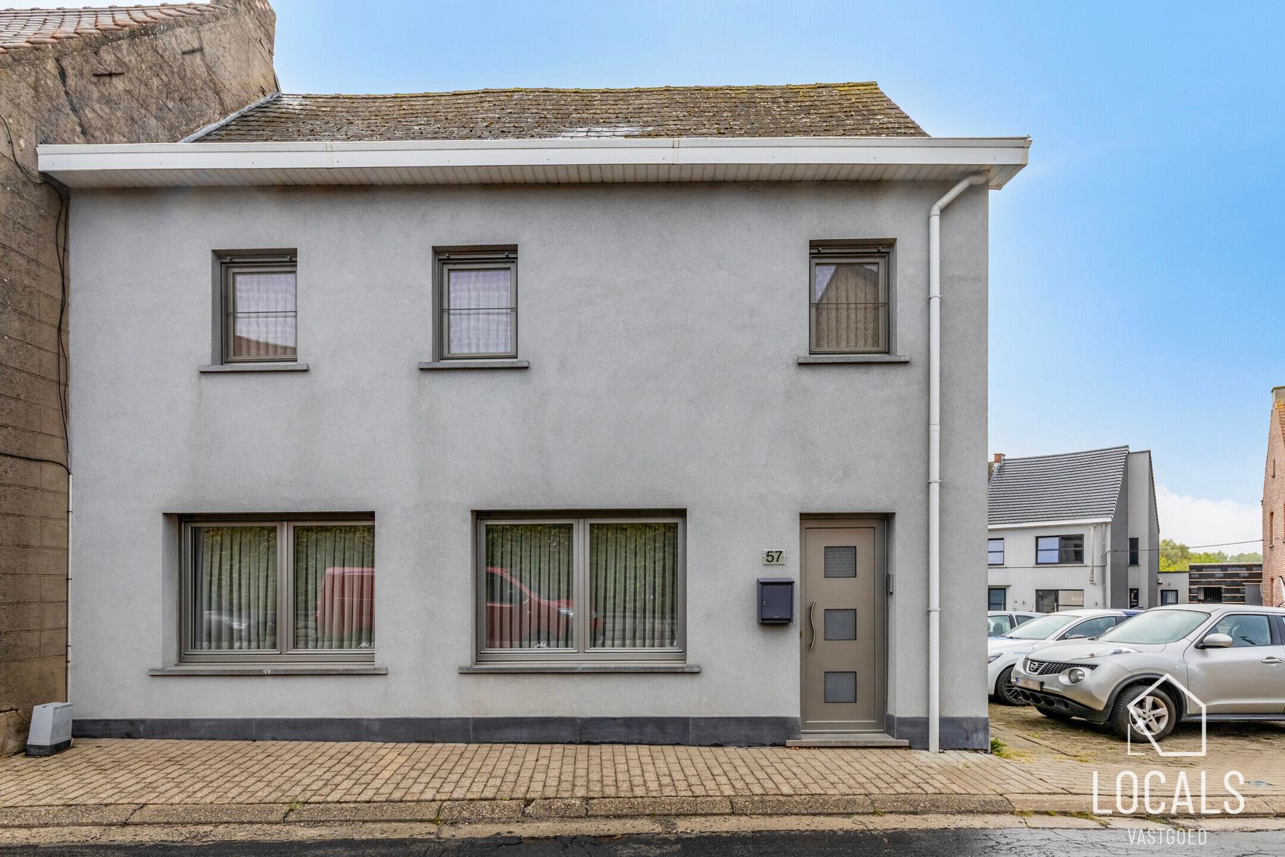 Instapklare woning met 3 slaapkamers, tuin & garage foto {{pictureIndex}}