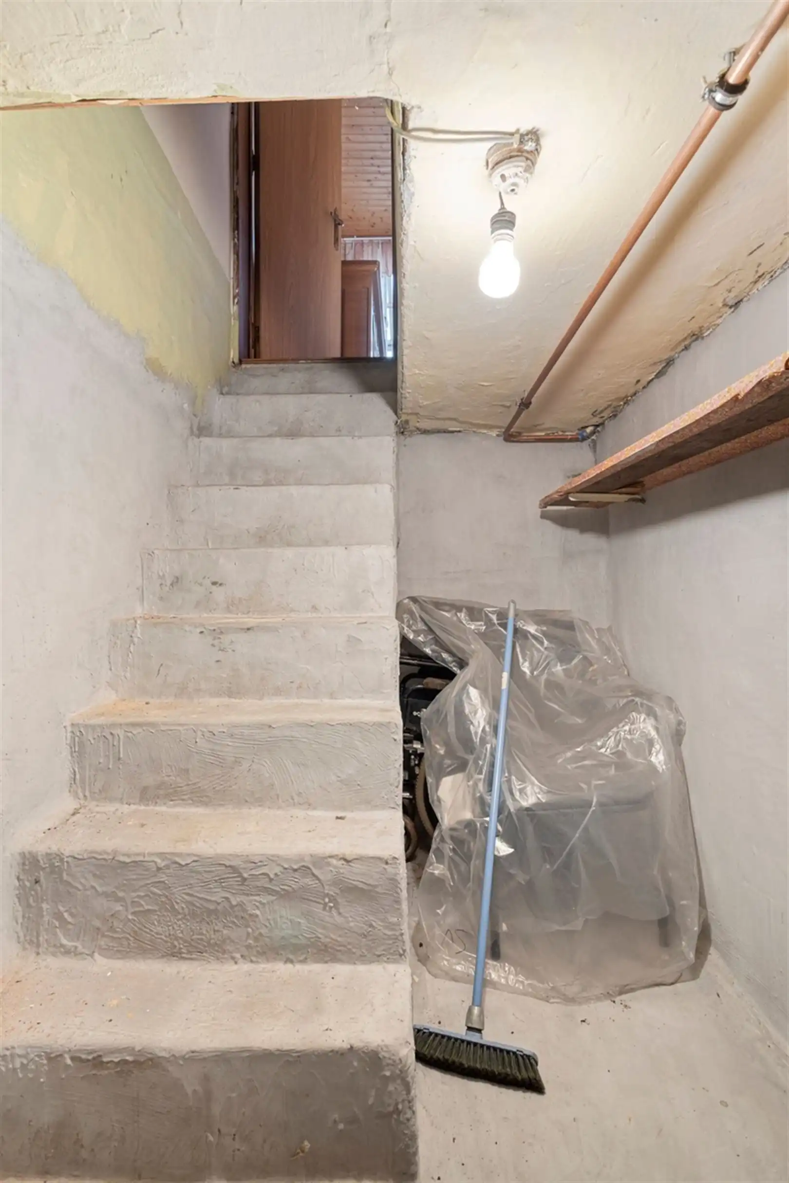 te renoveren woning met tuin foto 23