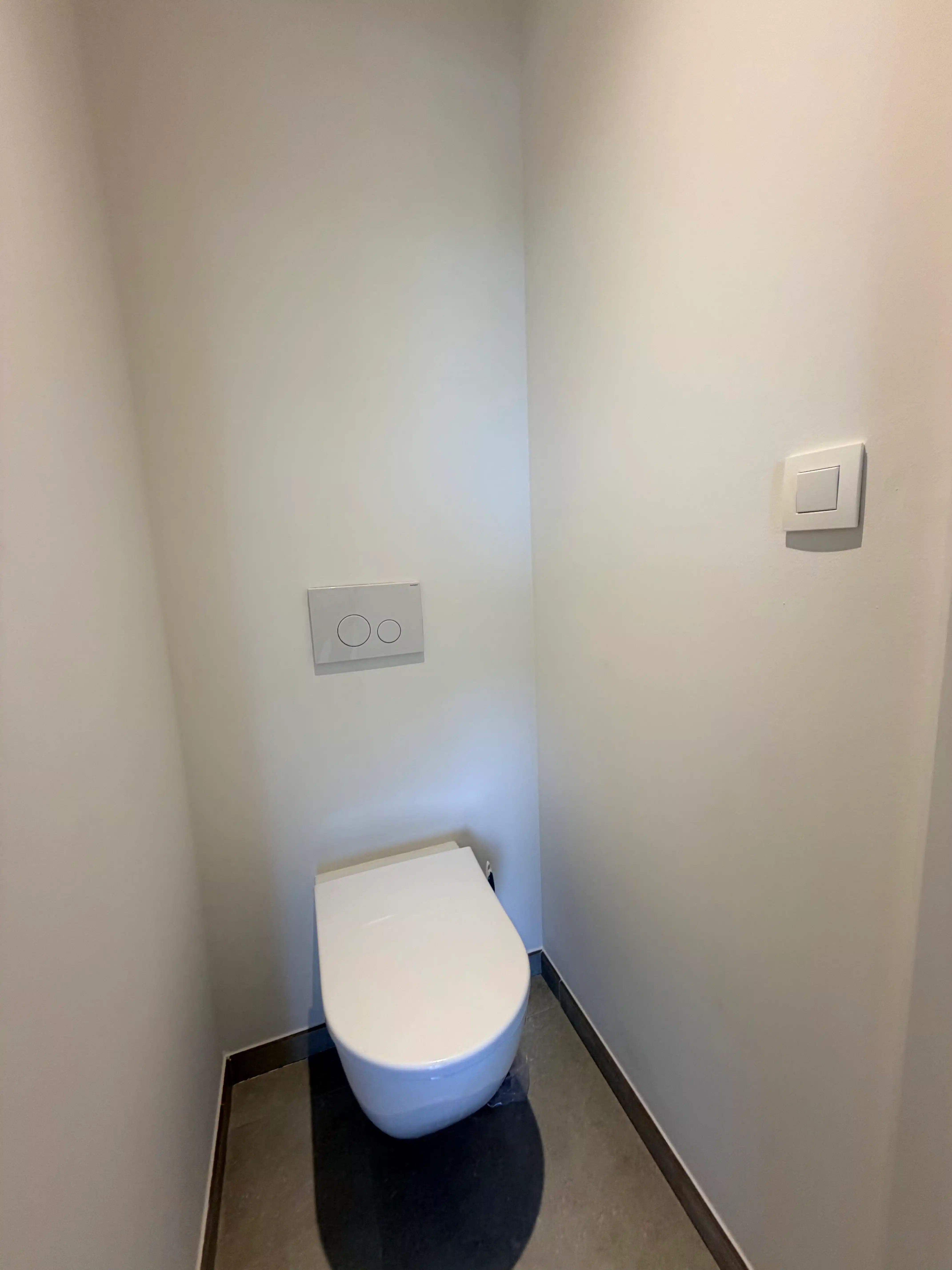 Genk - centrum : Volledig gerenoveerd, ruim en centraal gelegen appartement met 3 slaapkamers en 2 terrassen. foto 11