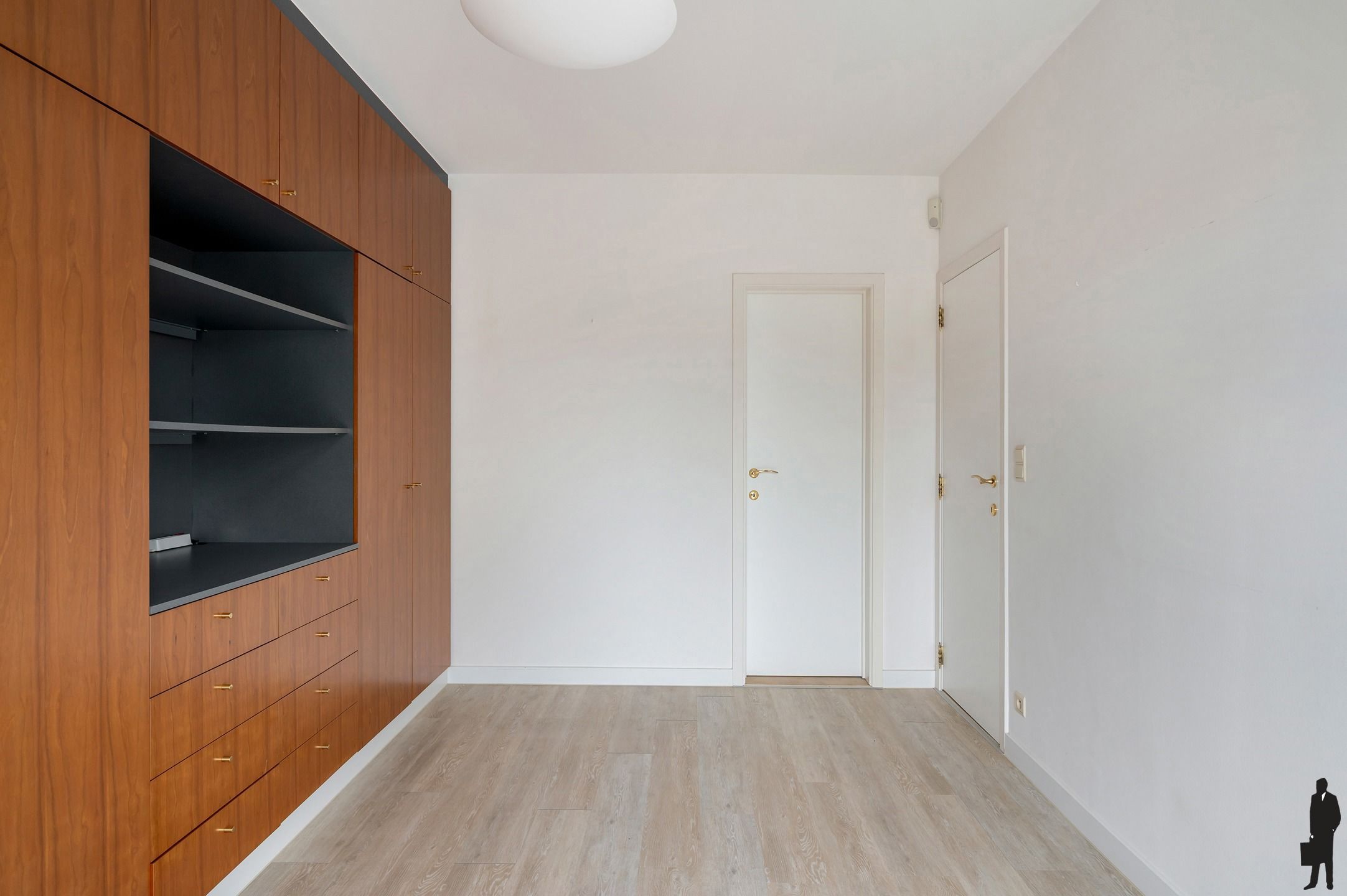 Ruim villa-appartement met 4 slaapkamers & garage foto 11