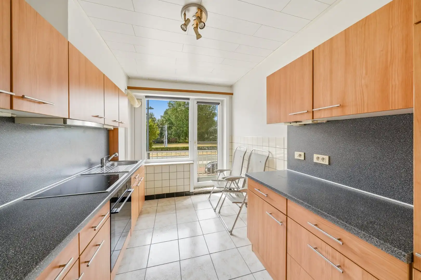 Instapklaar appartement met 2 slaapkamers te Oostende foto 5