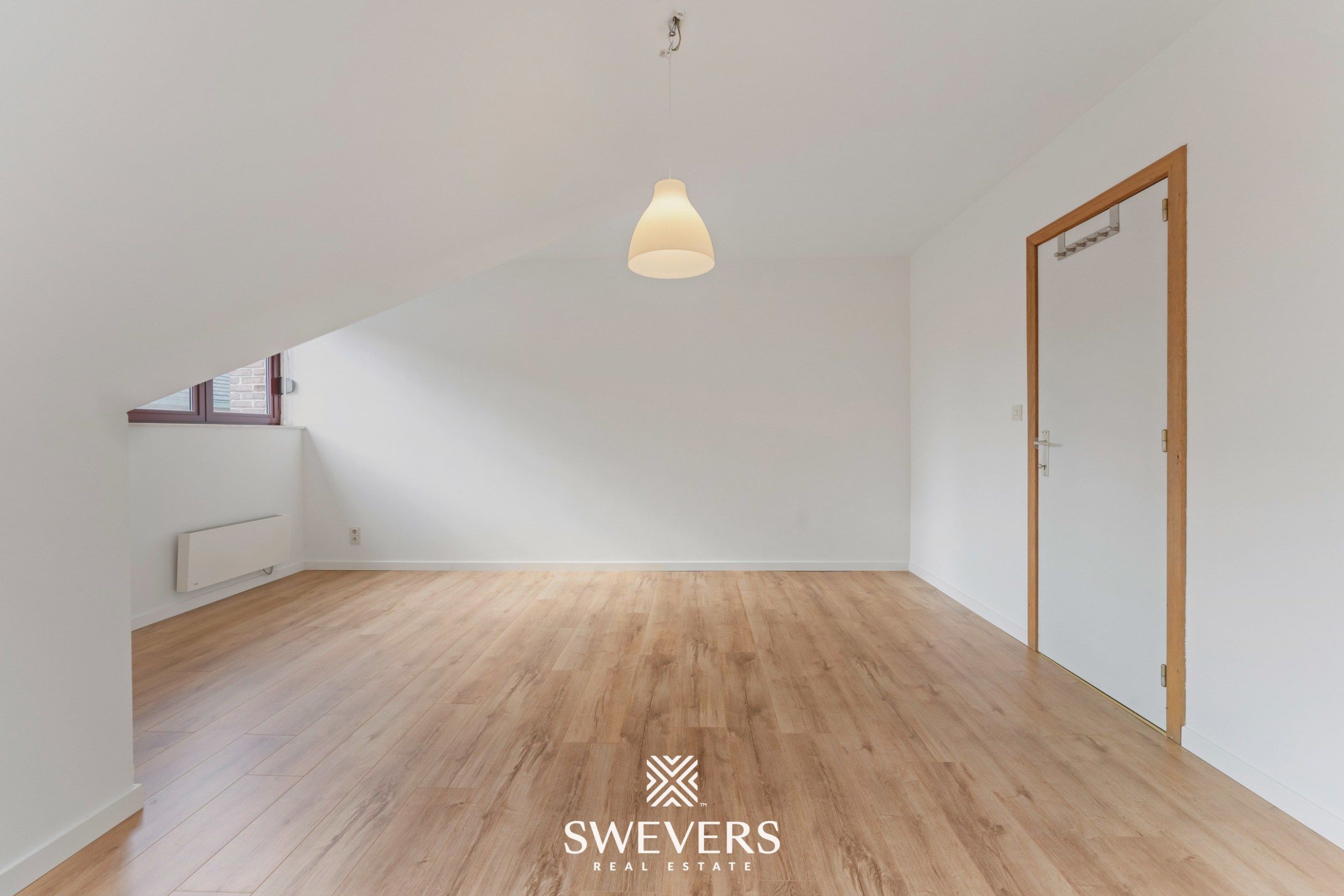 Instapklaar en lichtrijk duplexappartement in centrum Herk-de-Stad foto 24