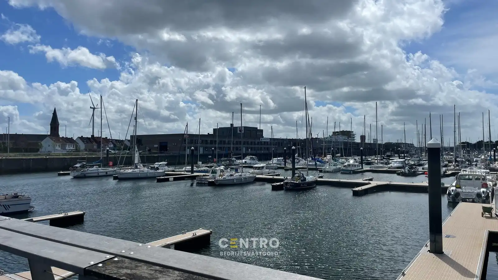 Pop-up zomerbar op toplocatie nabij de jachthaven van Zeebrugge. foto 10
