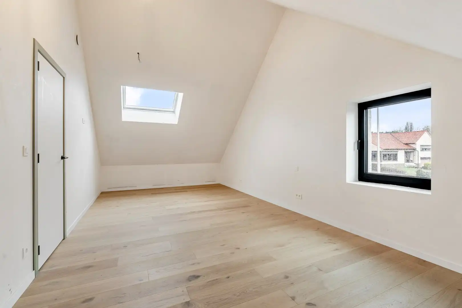 Exclusieve, volledig afgewerkte halfvrijstaande woning na transformatie van bestaande hoeve naar 2 BEN-woningen!  foto 27