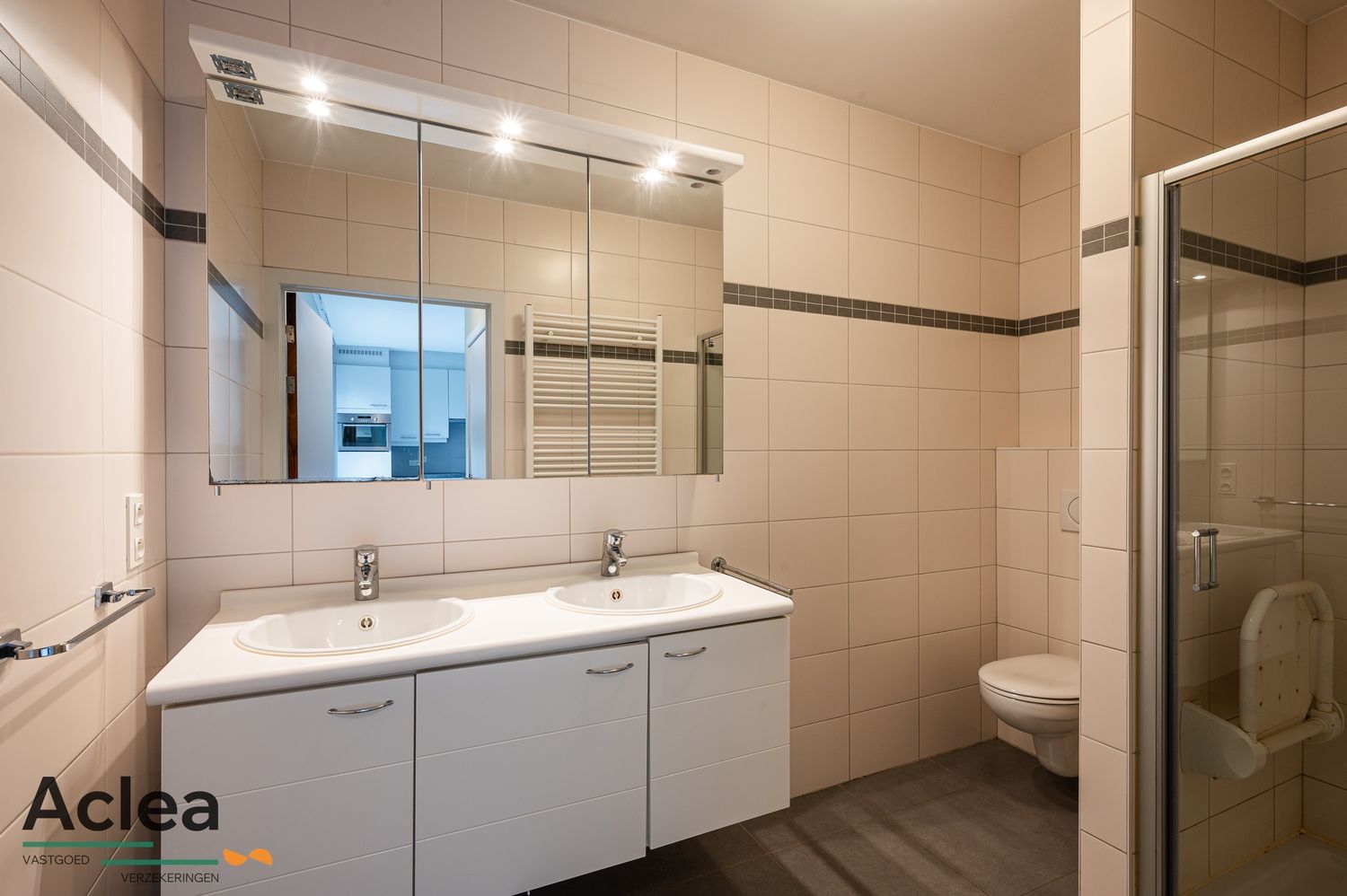 Ruim lichtrijk gelijkvloers appartement met 2 terrassen en garage foto 15