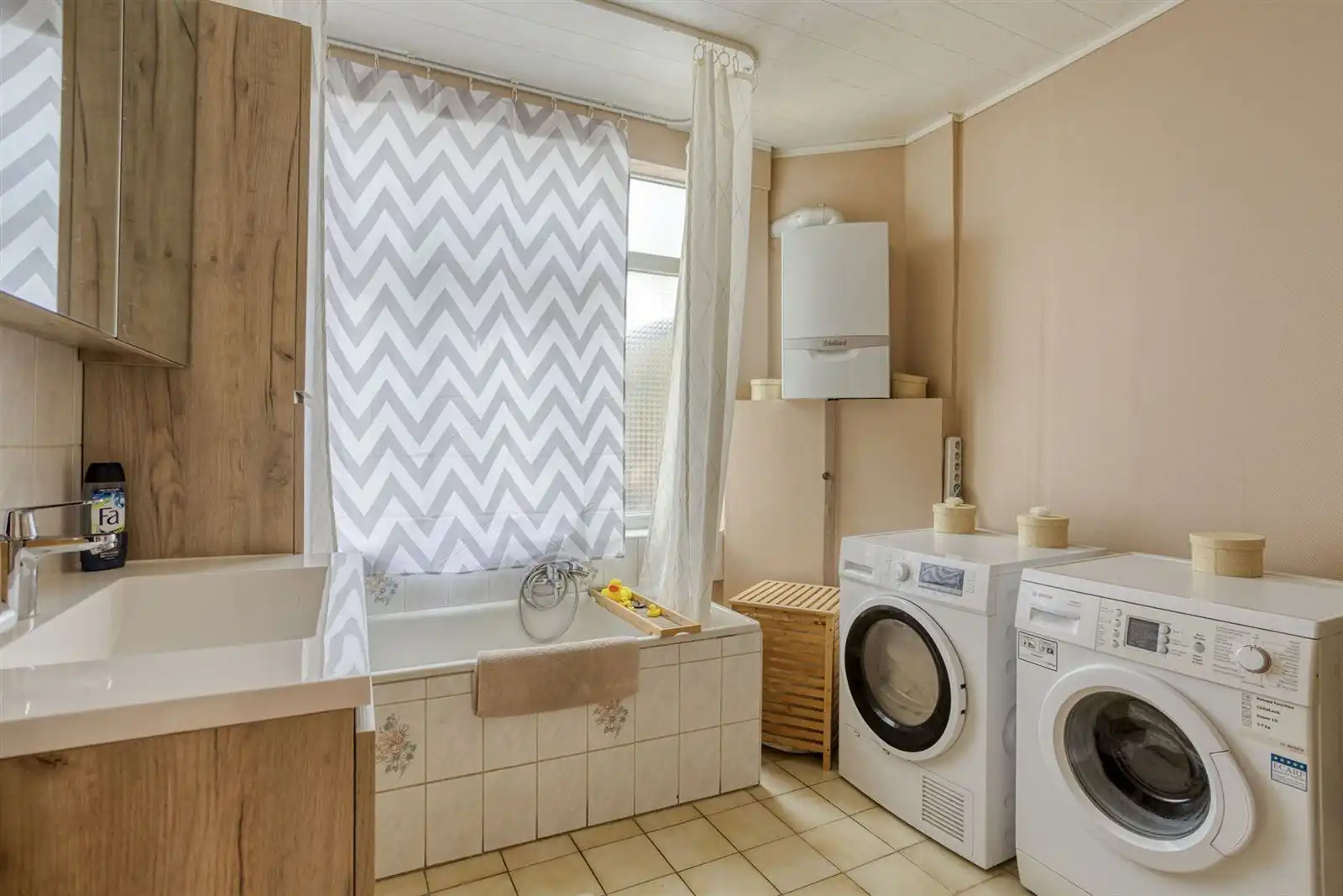 Woning met 4 slaapkamers en grote garage te Ruisbroek foto 7