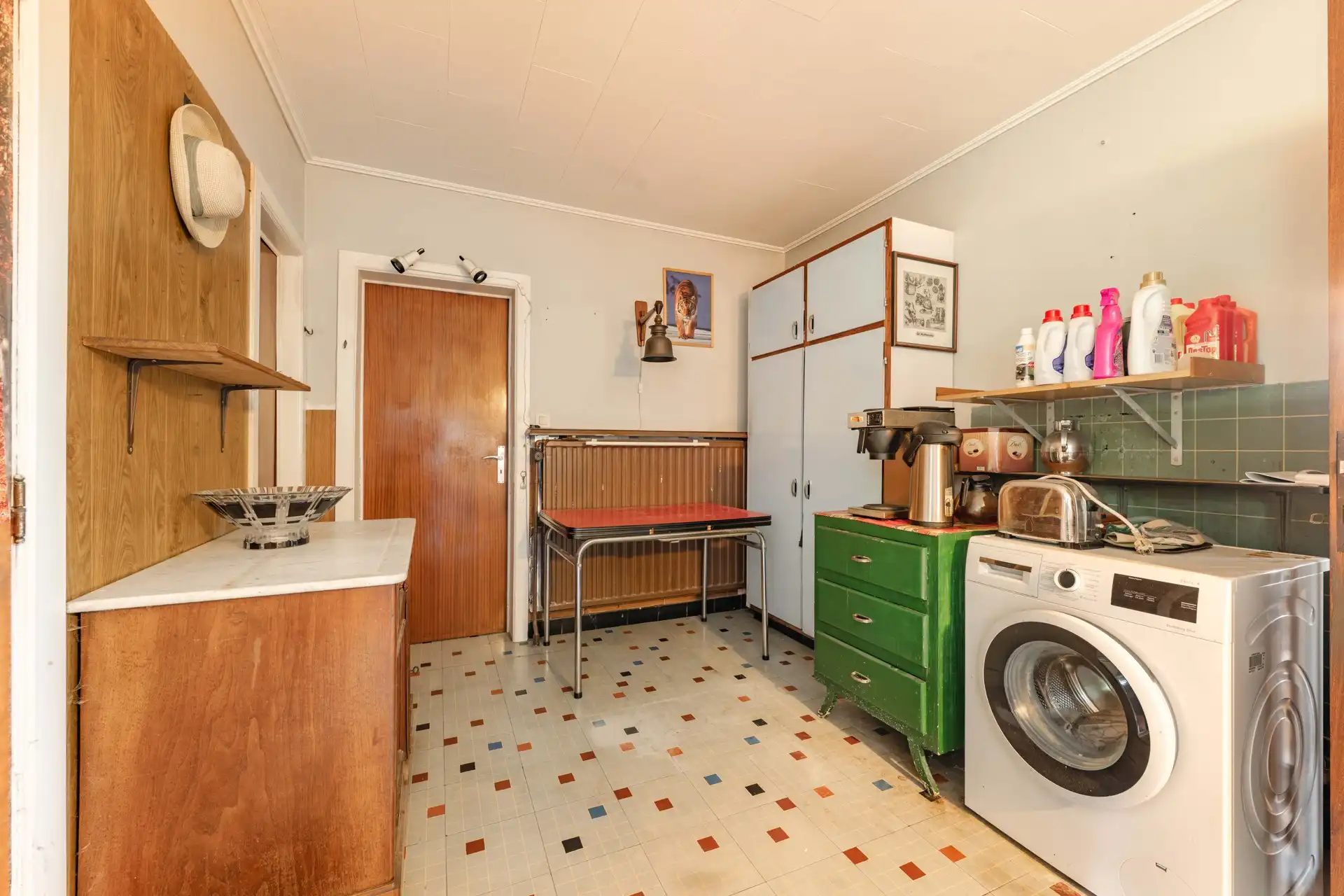 Charmante, op te knappen, statige villa met 3 slaapkamers en garage op een ruim perceel gelegen in het groen TE KOOP in Wielsbeke. foto 14