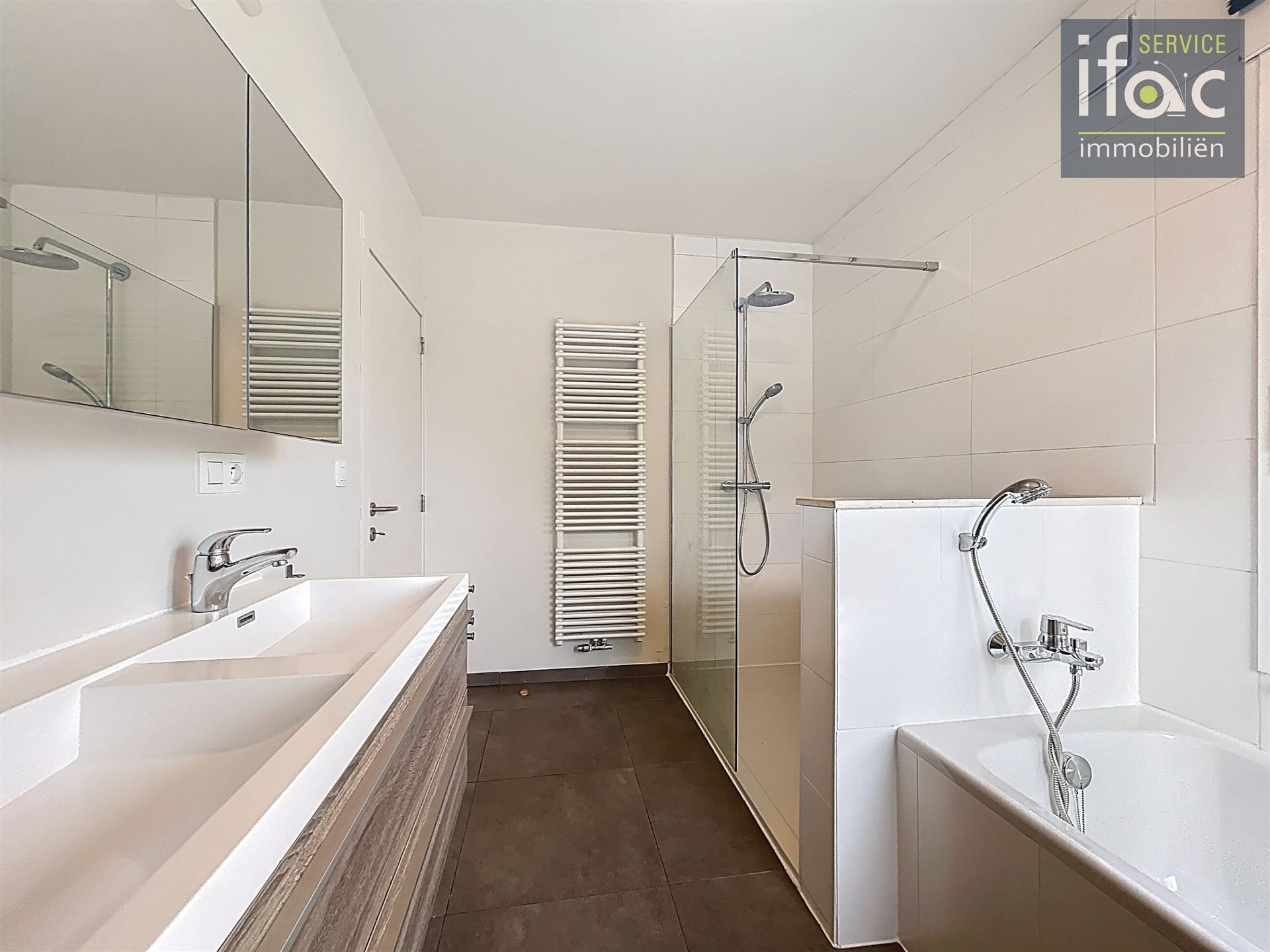 Uitstekend gelegen woning met 4 slaapkamers en 2 badkamers foto 13