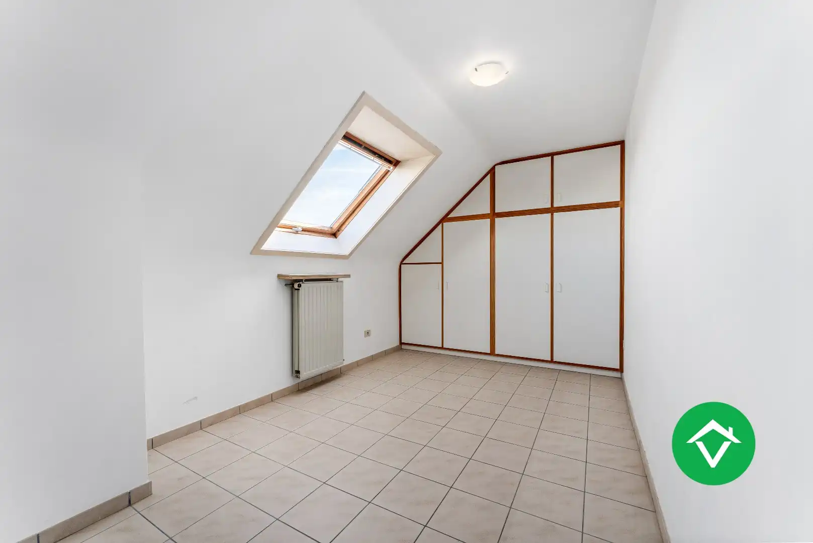 Stevige woning op gunstige ligging met 7 slaapkamers, dubbele garage en tuin te Roeselare foto 28