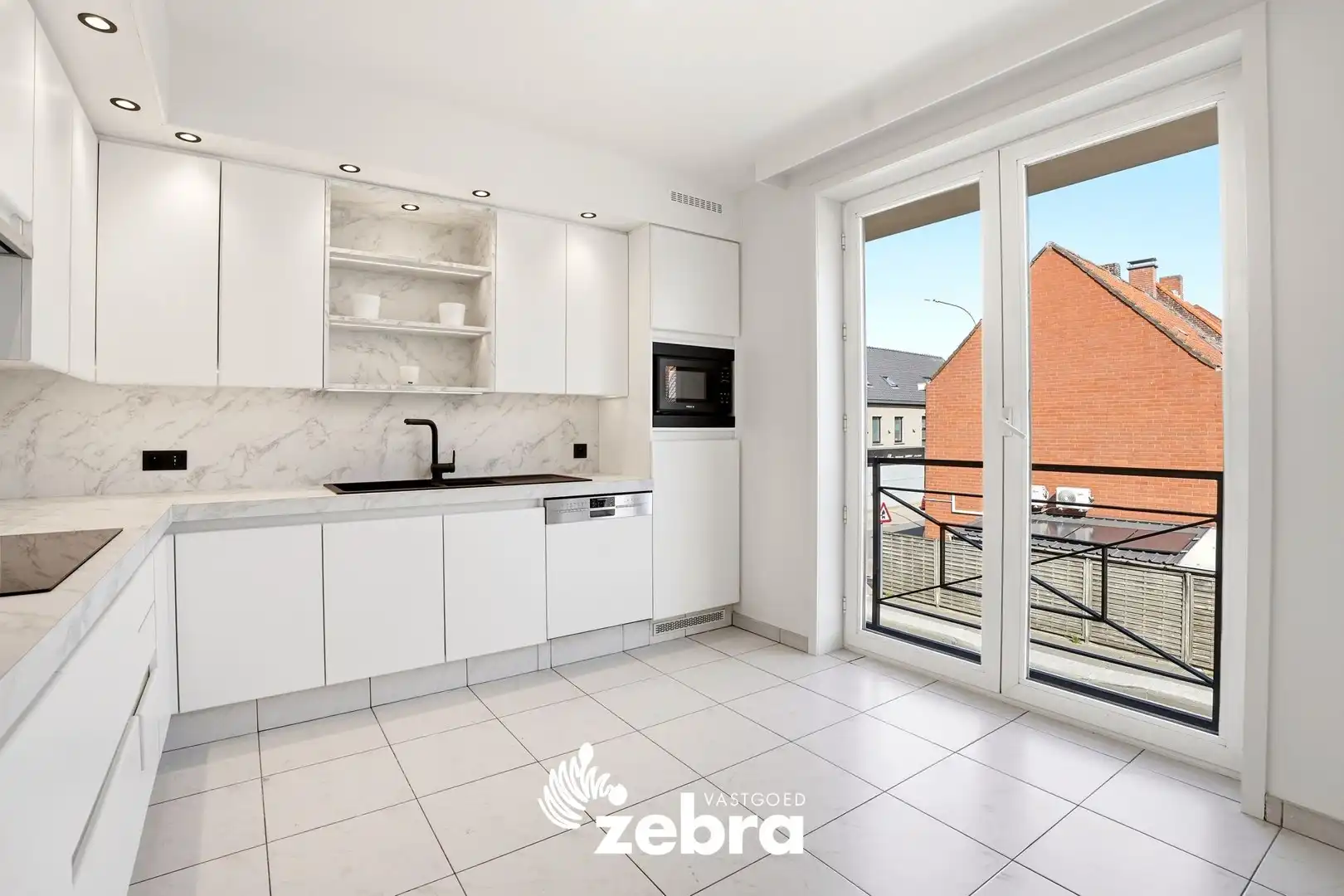 Zeer ruim appartement (137 m²) te koop met dubbele garage in het hartje van Tielt! foto 11