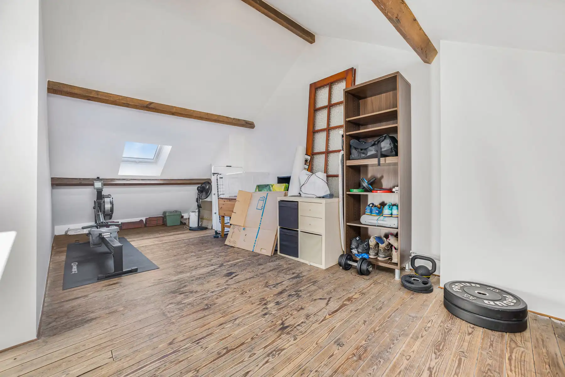 Instapklare woning met drie slaapkamers en tuin foto 12
