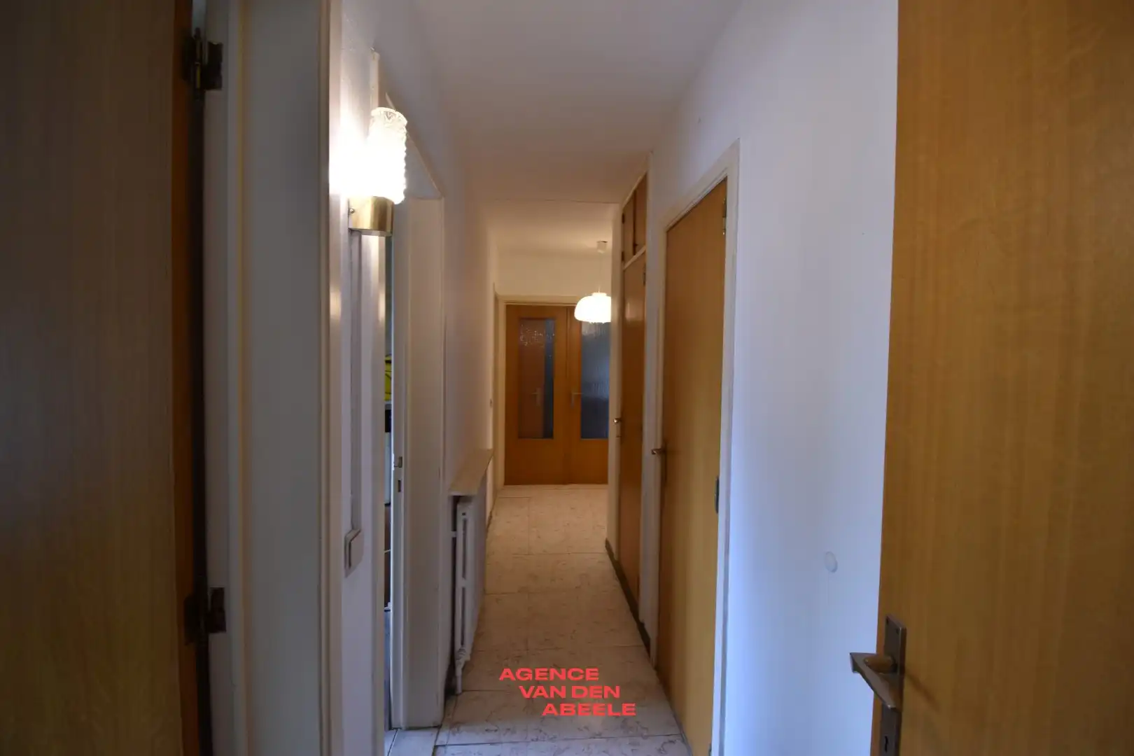 Uitzonderlijk breed appartement met 2 slaapkamers en terras foto 10