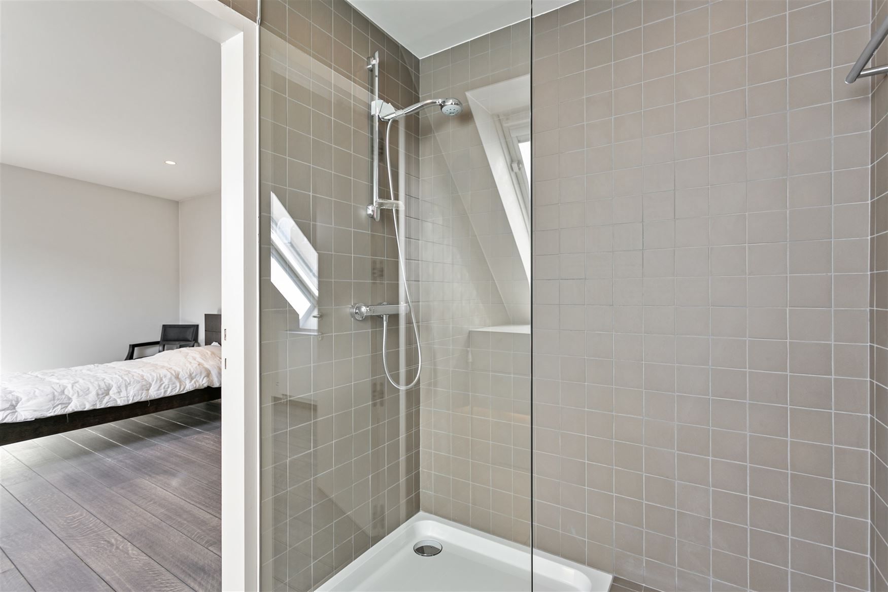 Zeer ruim bemeubeld duplexappartement foto 27