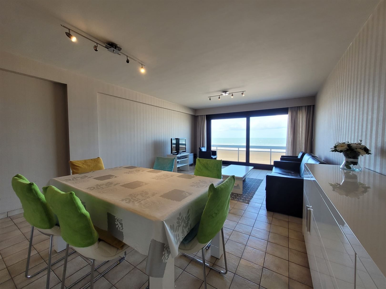 appartement foto {{pictureIndex}}