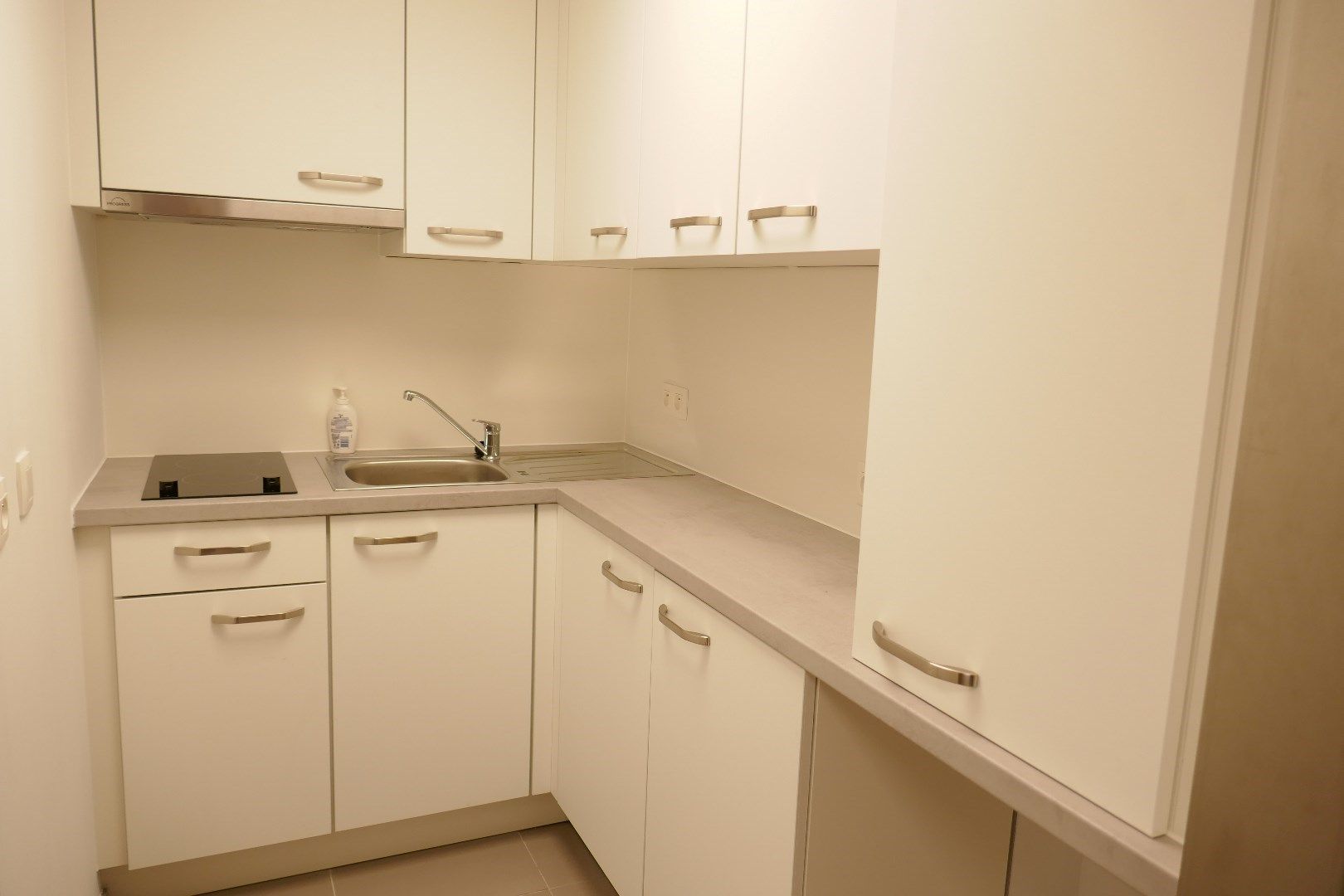 Gerenoveerde serviceflat op derde verdieping te midden het groen in Assebroek. foto 6