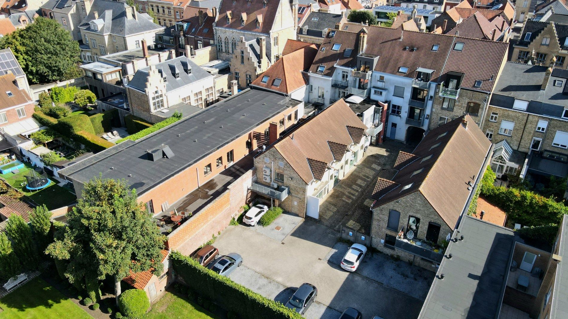 Uniek karaktervol handelseigendom te centrum Ieper. foto 3