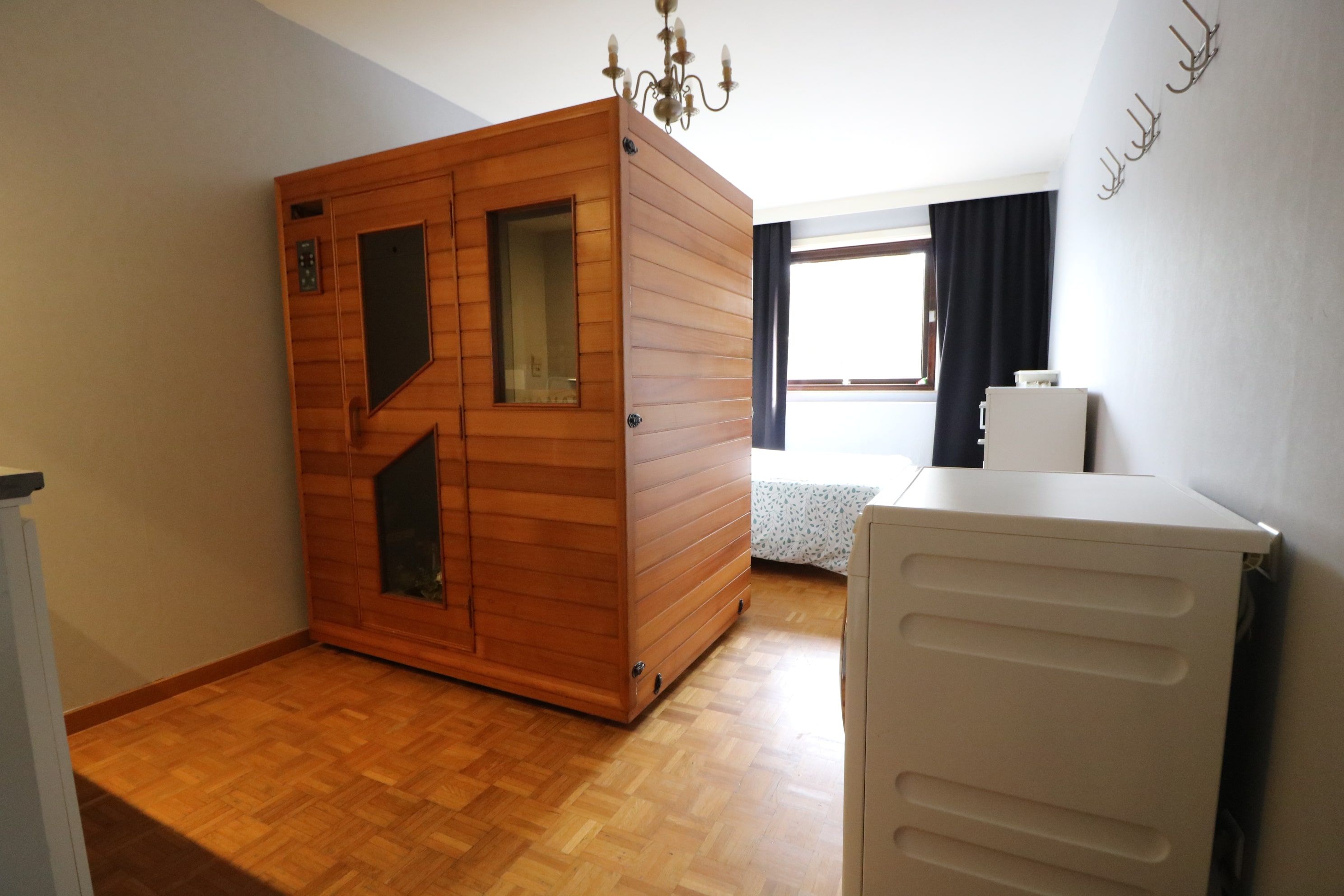 Ruim appartement (97 m²) met 2 grote slaapkamers en twee terrassen, vlakbij station/winkelstraten en met prachtig zicht op het park. foto 10