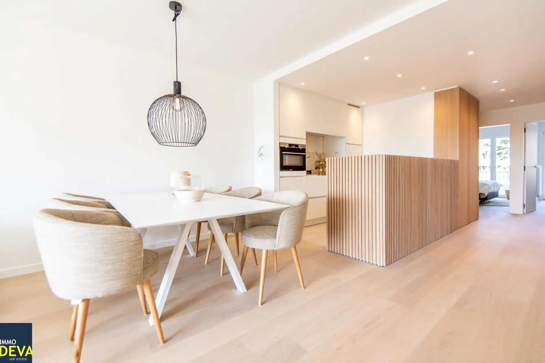 Luxueus gerenoveerd appartement met 2 zonnige terrassen en open zicht gelegen op de Dumortierlaan. foto 4