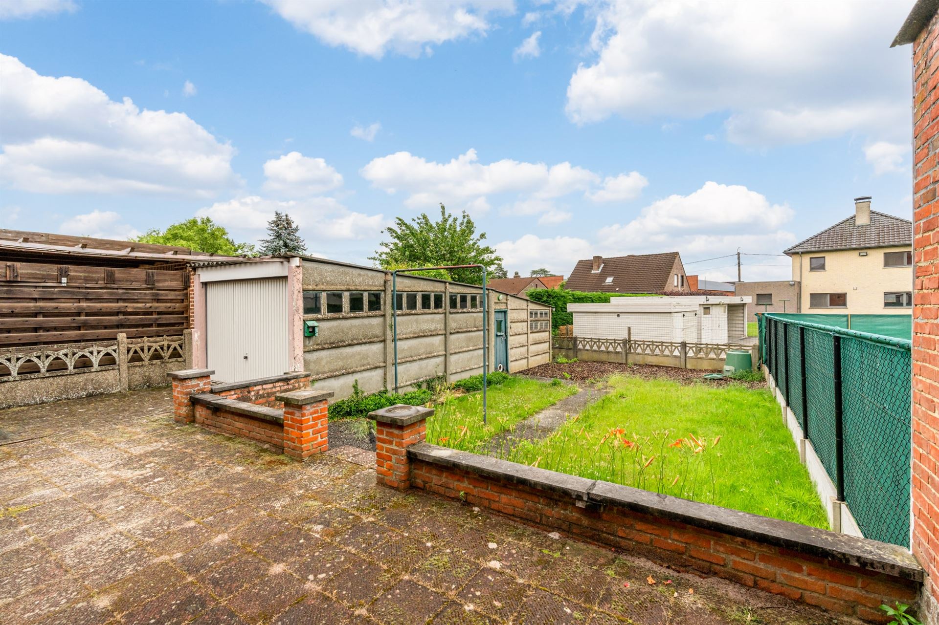 Halfopen bebouwing met tuin foto 4