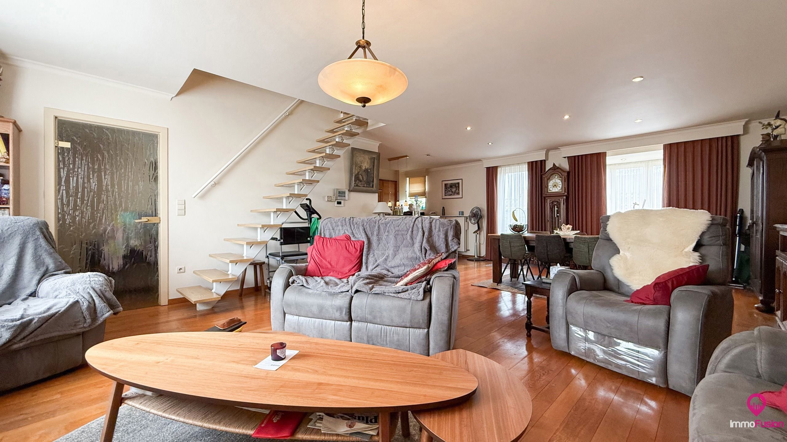 Ruim appartement met groot terras en garage!  foto 4