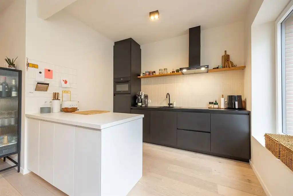 Instapklaar appartement met ruime tuin foto 5