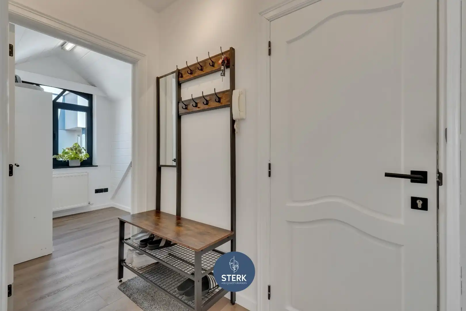 APPARTEMENT MET VERHUURDE STUDIO + 2 GARAGES IN HET CENTRUM VAN LANAKEN !  foto 6
