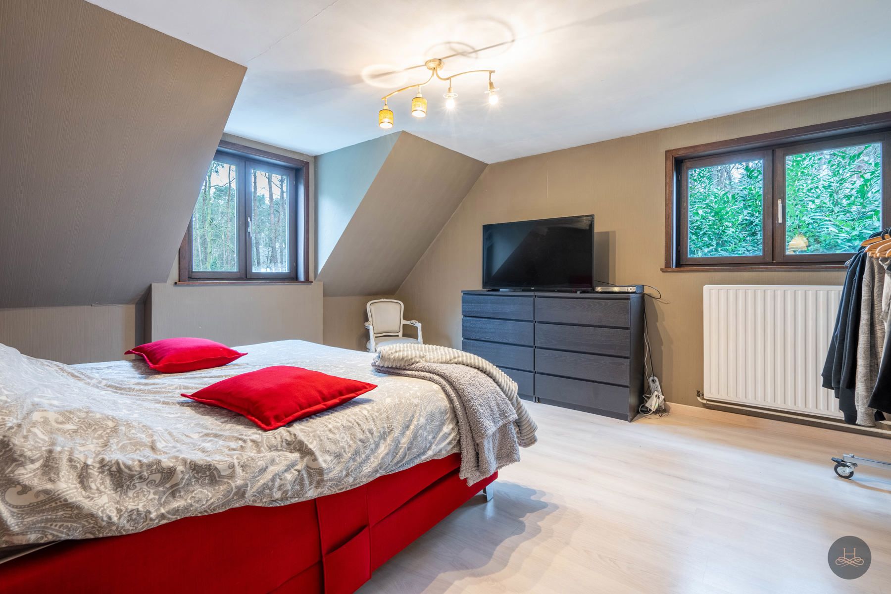Unieke gerenoveerde villa in het groen met prachtig zwembad foto 19