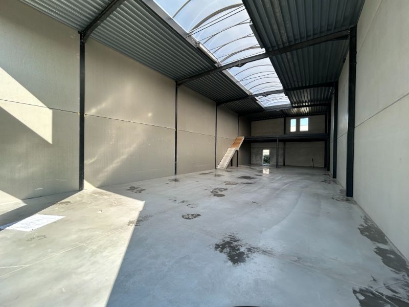 Nieuwbouw magazijn van 285m² en met 2 parkings – vlakbij N9 foto 3