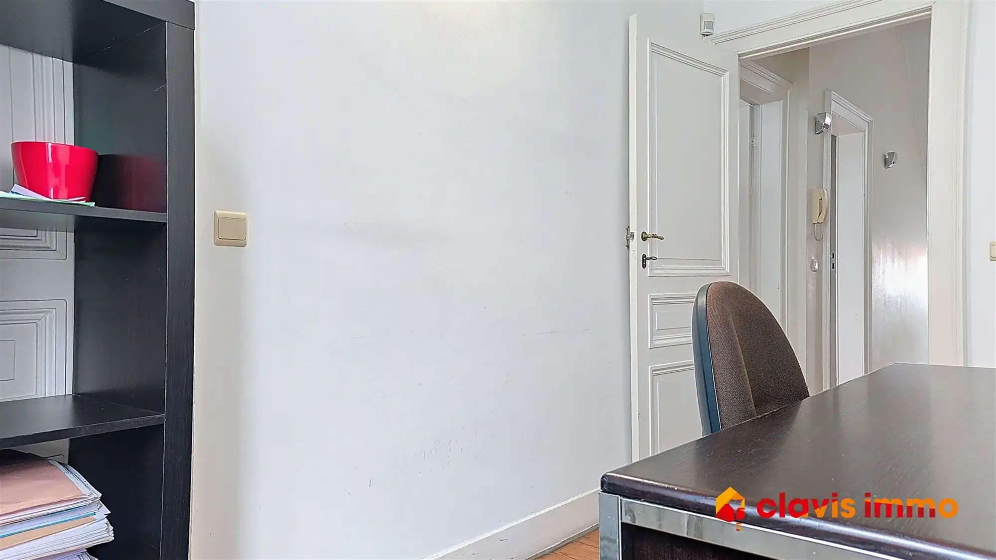 Aangenaam kantoor gelegen op de tweede verdieping van een prachtig herenhuis foto 2