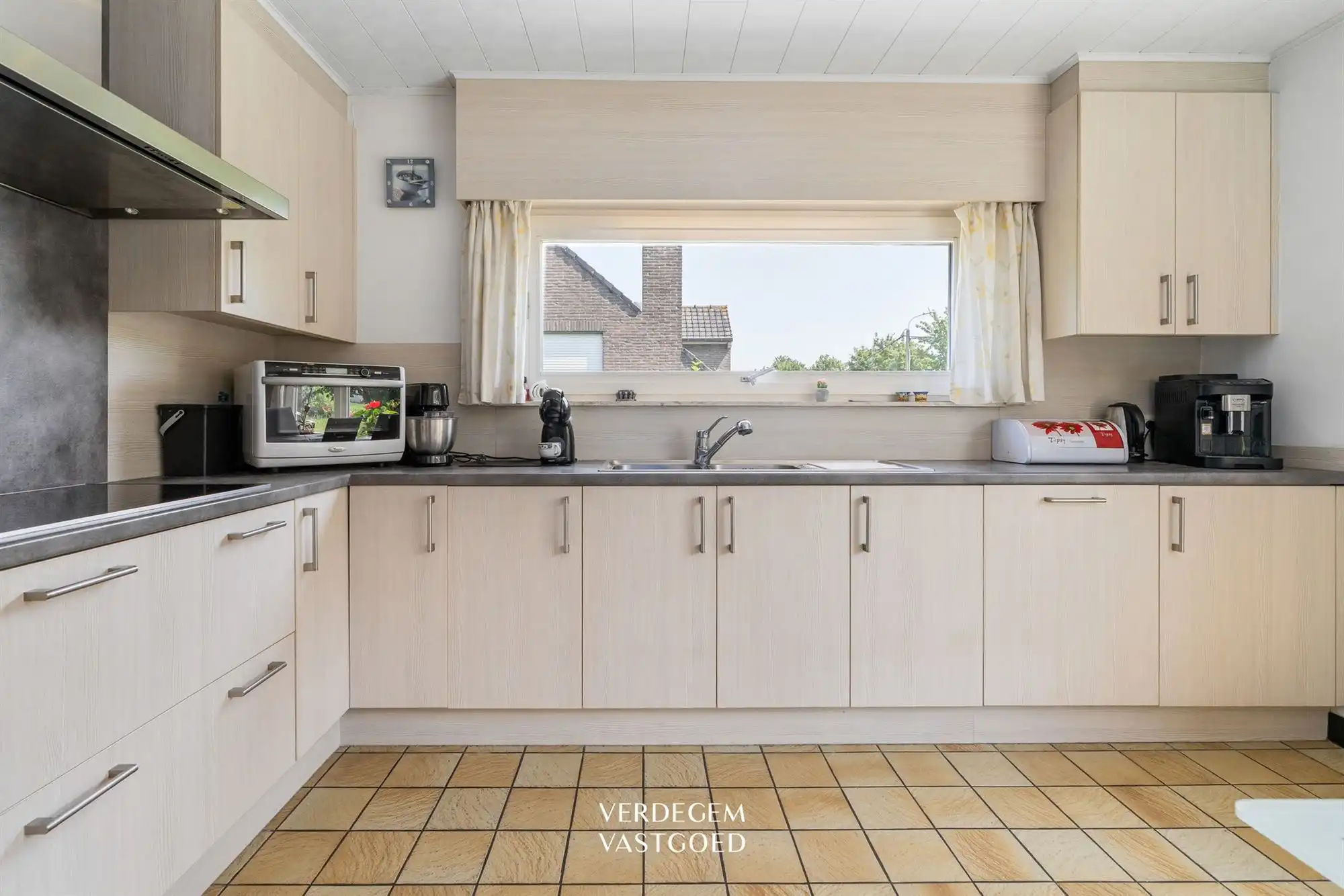 Verrassend ruime woning met 3 slaapkamers, grote kelder, zolder en tuin foto 12