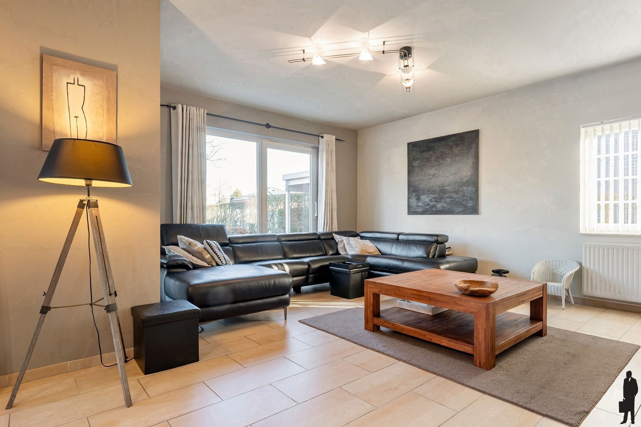 Ruime woning (ca. 225m²) met 3 grote slk’s, garage en mooie tuin op 726m² foto 6