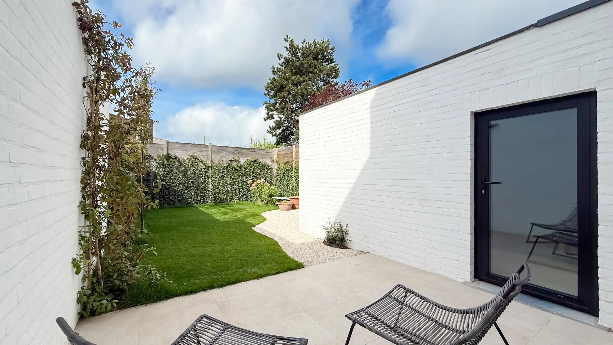 Gerenoveerde woning met zonnige tuin nabij de Graaf Jansdijk foto 2