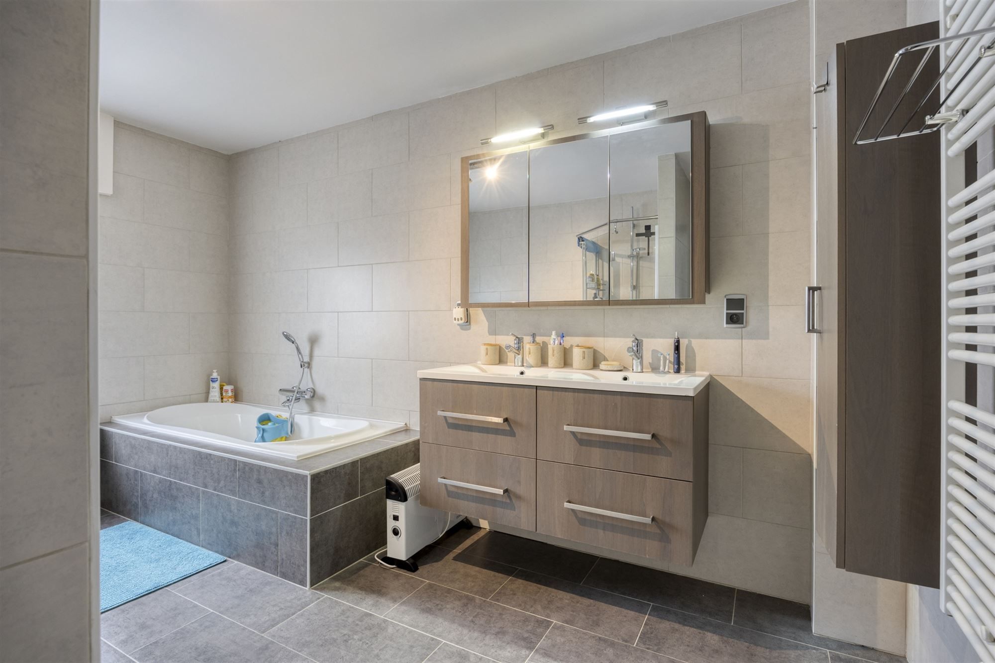 Ruime energiezuinige gezinswoning met 4 slaapkamers foto 24