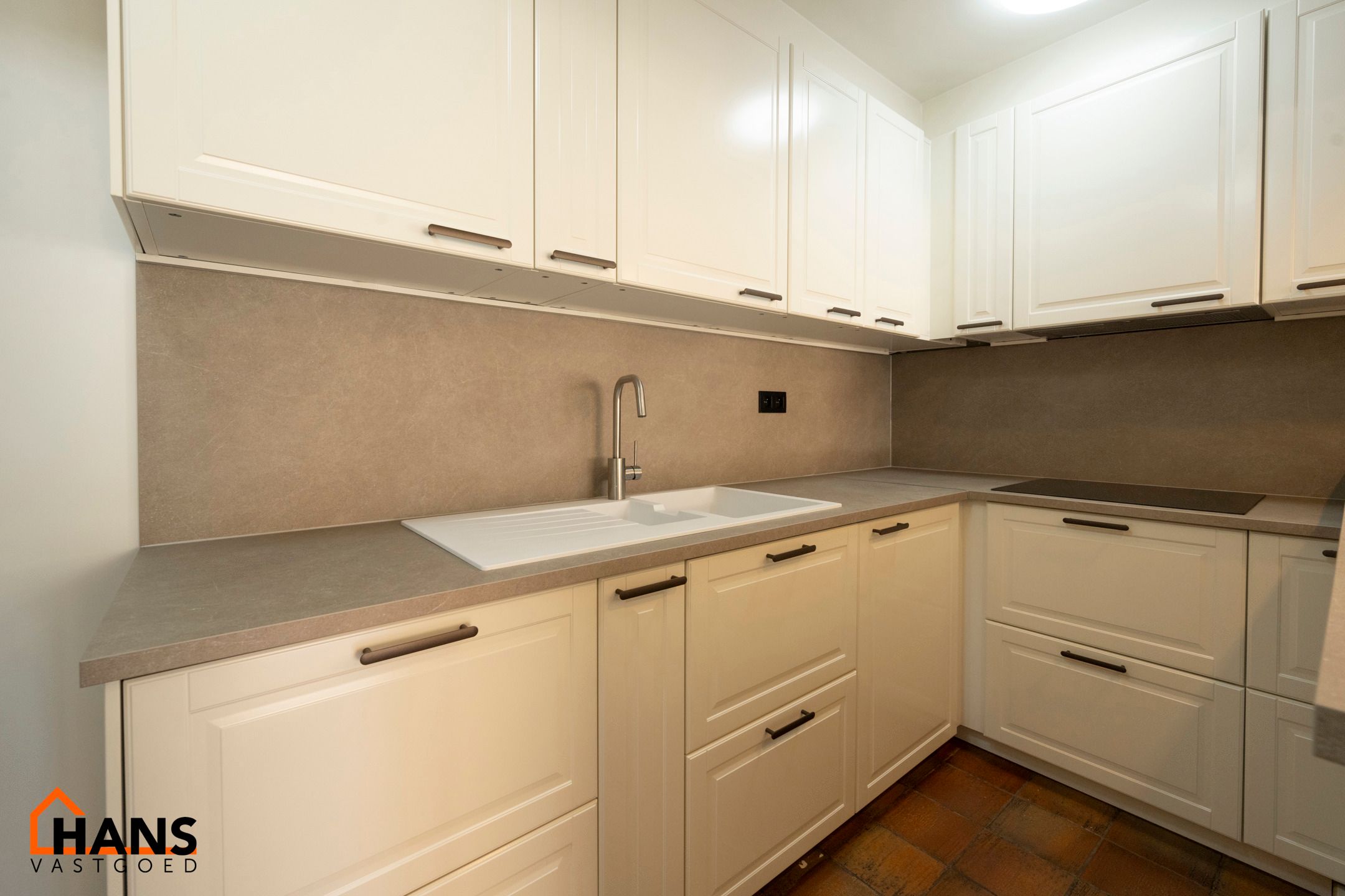 Gelijkvloersappartement deels gerenoveerd. foto 5